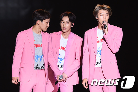 EXO、Super Junior、Red Velvet齊聚韓流演唱會 精彩表演火爆全場【組圖】