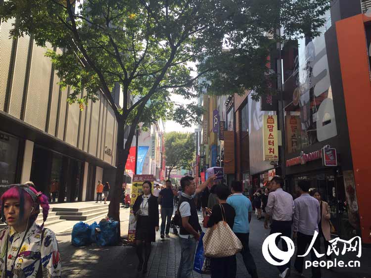 據(jù)韓國旅游發(fā)展局預(yù)估，今年黃金周期間訪韓中國游客達(dá)21萬人次，與去年同期相比漲幅30%。（拍攝：王昱祺）