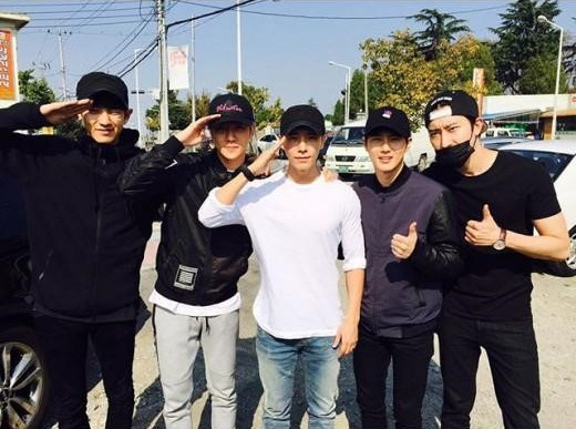 super junior李東海15日入伍 金希澈利特更狀態(tài)表不舍（圖）