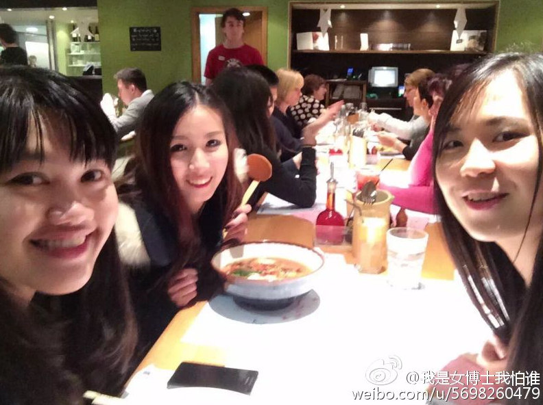 韓國“美女博士”街頭賣炒飯 美照曝光被贊“氣質(zhì)優(yōu)”（組圖）