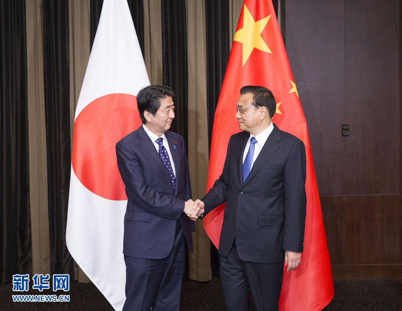 李克強應(yīng)約會見日本首相安倍晉三（組圖）