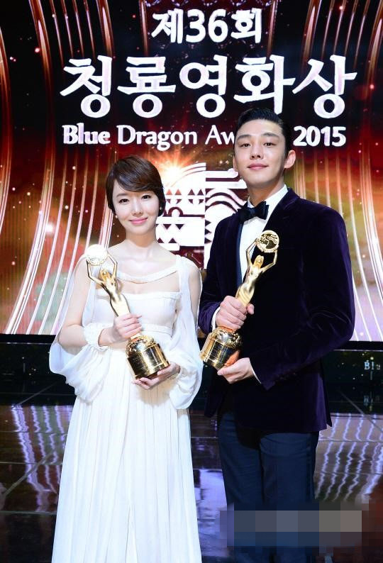 韓國(guó)青龍電影節(jié)圓滿落幕 劉亞仁李貞賢封帝后李敏鎬獲人氣獎(jiǎng)【組圖】