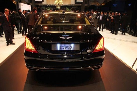現(xiàn)代Genesis頂級(jí)轎車(chē)EQ900面世 預(yù)定量已超萬(wàn)輛【組圖】