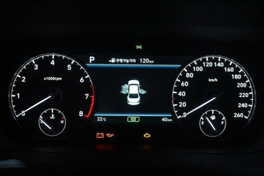 現(xiàn)代Genesis頂級(jí)轎車EQ900面世 預(yù)定量已超萬(wàn)輛【組圖】