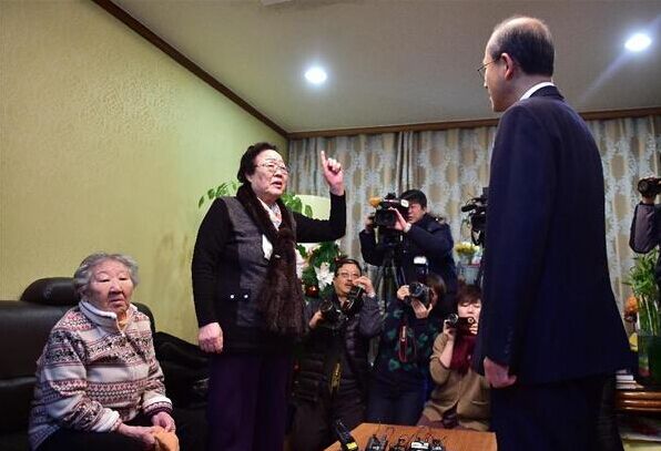 韓國在世“慰安婦”受害者痛斥韓國外交部高官是“日本外務省官員”。
