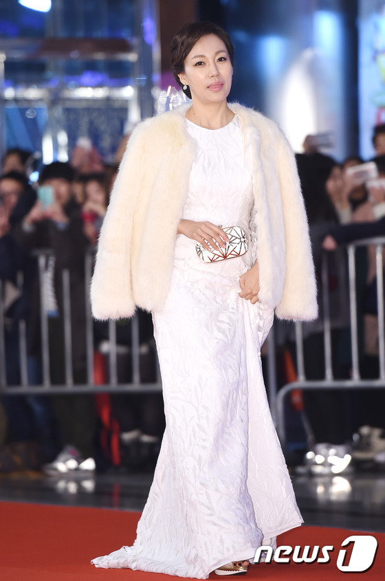 “KBS演技大賞”紅毯匯總 金秀賢獲演技大獎(jiǎng)南柱赫樸寶劍齊現(xiàn)身 【組圖】