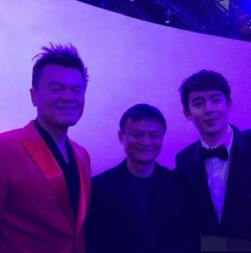 允兒李易峰鄭容和王凱崔始源趙麗穎 中韓明星親密合照盤點(diǎn)【組圖】