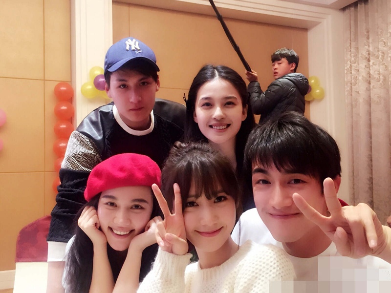 允兒李易峰鄭容和王凱崔始源趙麗穎 中韓明星親密合照盤點【組圖】
