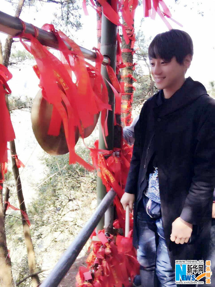 黃致列晉級(jí)《我是歌手》決賽 忙里偷閑游張家界【組圖】