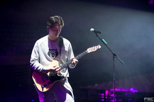 CNBlue演唱會花絮照 鄭容和李宗泫后臺搞怪【組圖】