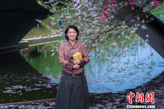 “韓國大媽”相夫教子25年后留學三峽學漢語