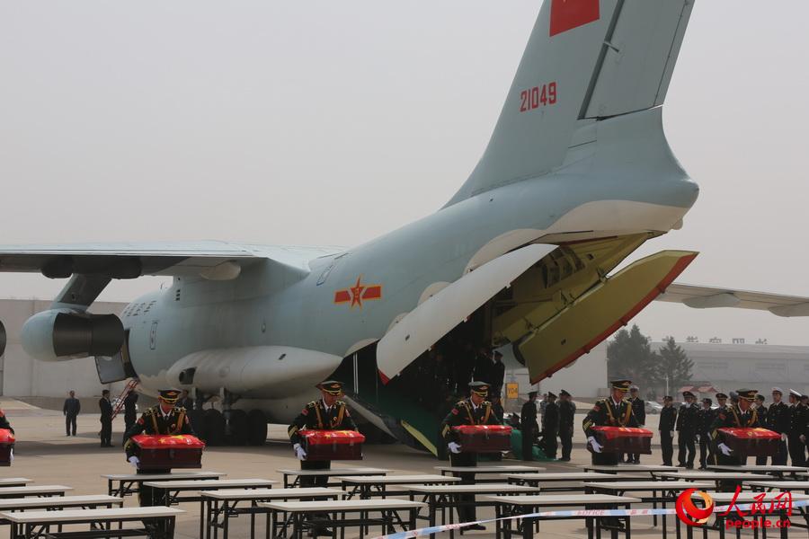 第三批在韓志愿軍烈士遺骸回國(guó) 殲-11戰(zhàn)機(jī)護(hù)航