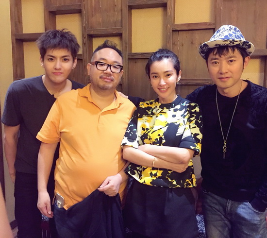 吳亦凡黃致列李光洙金秀賢霍建華 中韓男星“紳士手”“禮貌腿”被贊暖男【組圖】