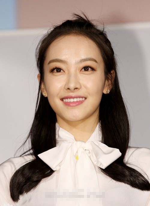 《我的新野蠻女友2》在韓舉辦發(fā)布會(huì) 宋茜小清新裝扮顯可愛(ài)【組圖】