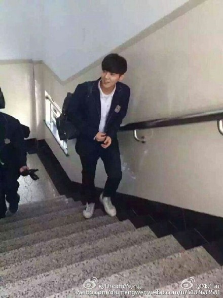 鹿晗《我去上學(xué)啦》花絮照曝光 易烊千璽宋慧喬吳亦凡等明星校服照盤點(diǎn)【組圖】
