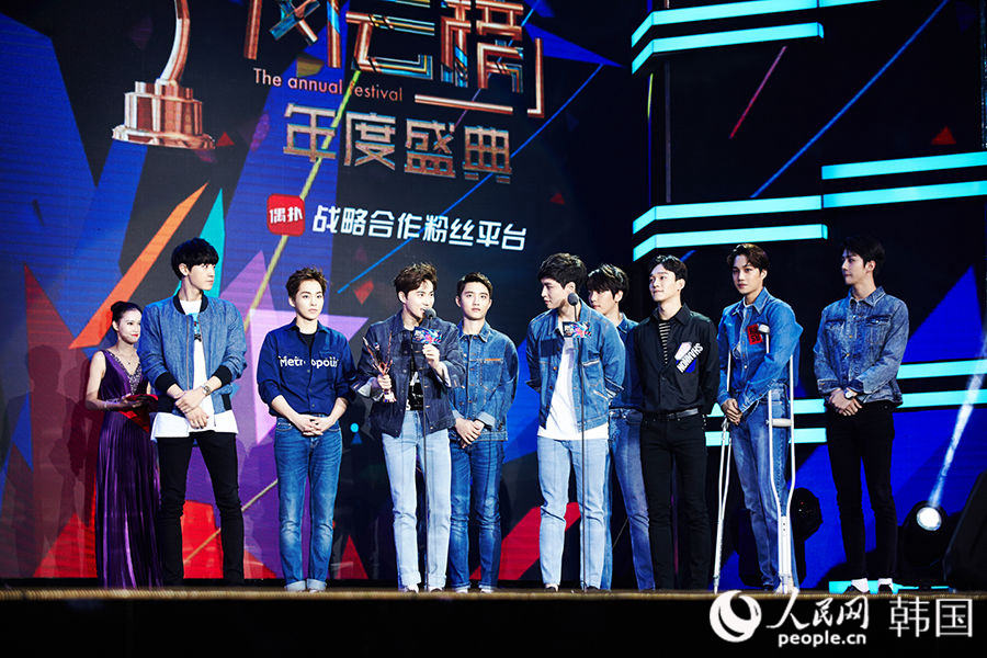 音樂風(fēng)云榜SM娛樂成四冠王 EXO師弟團(tuán)NCT U出道首秀【組圖】