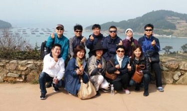 北京旅行社考察團在全羅南道莞島合影留念。