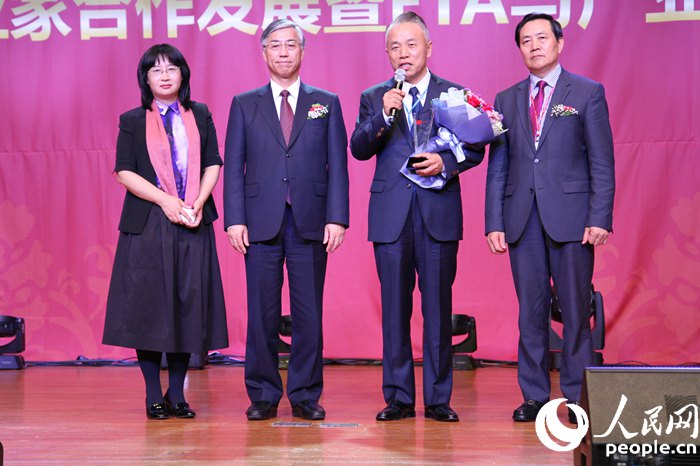 “2016韓中企業(yè)家合作發(fā)展暨FTA與產(chǎn)業(yè)促進(jìn)論壇”在首爾開幕【組圖】