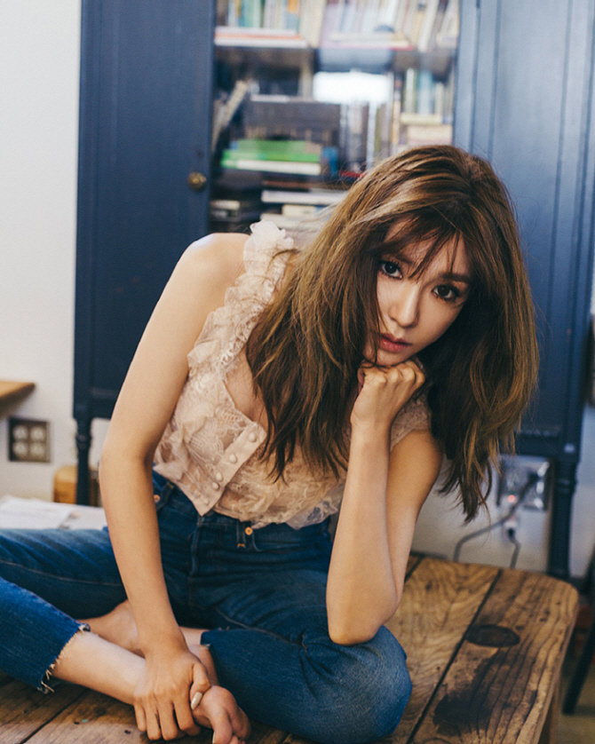 Tiffany大秀美腿宣傳個人首張專輯 預(yù)告照公開性感爆棚【組圖】