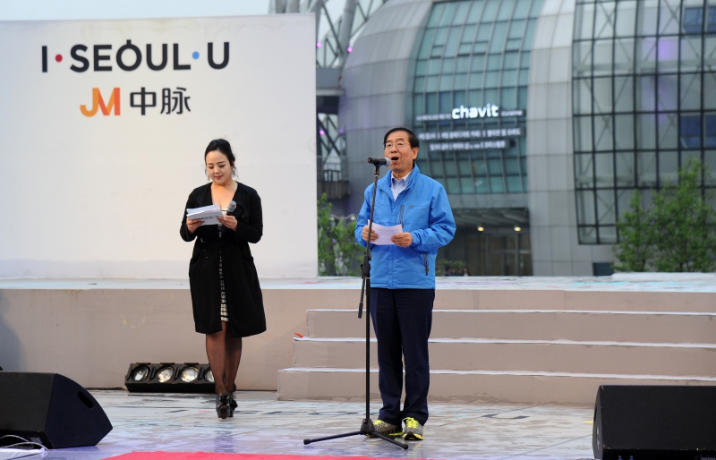 首爾市市長樸元淳致歡迎詞。
