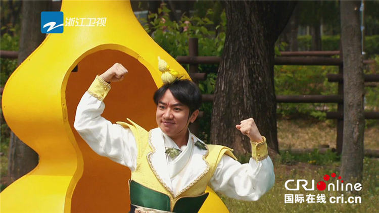 “撩妹男神”宋仲基加盟《跑男4》 跑男團集體模仿葫蘆娃【組圖】
