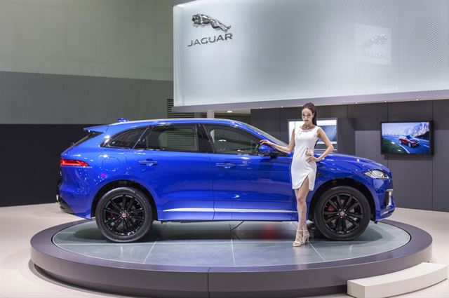 釜山車展盛大開幕 美女如云爭相斗艷【組圖】