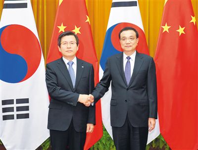 6月28日，國務(wù)院總理李克強(qiáng)在北京人民大會堂同來華訪問并出席2016年夏季達(dá)沃斯論壇的韓國國務(wù)總理黃教安舉行會談。新華社記者 李學(xué)仁攝
