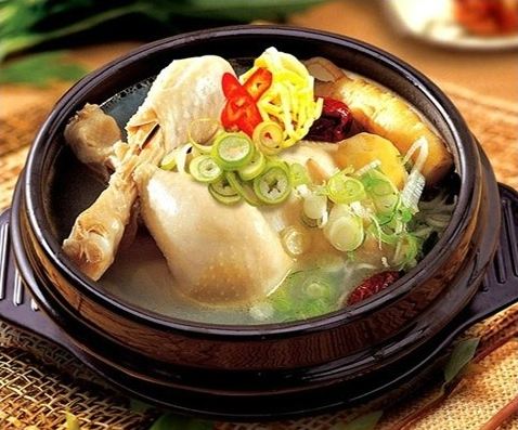 韓國全羅南道產(chǎn)參雞湯首次正式端上中國餐桌。