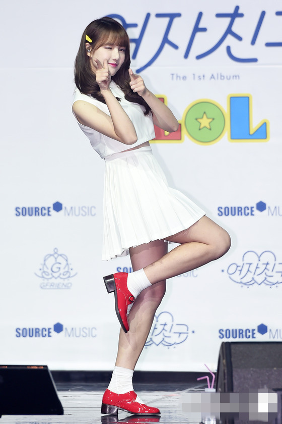 GFriend新專輯《L.O.L》showcase 全員穿白裙清純可愛【組圖】