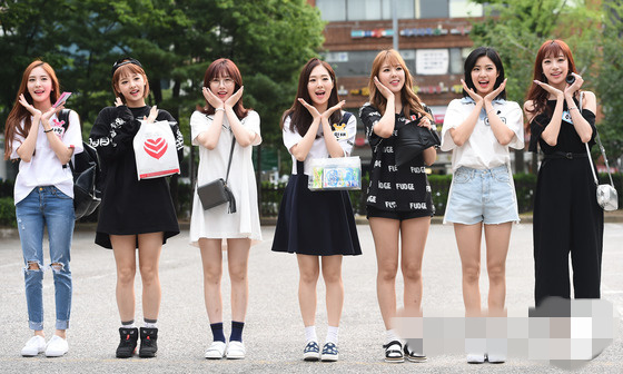 Gfriend、NCT12、Wonder Girls亮相“上班路” 偶像團(tuán)體齊回歸【組圖】