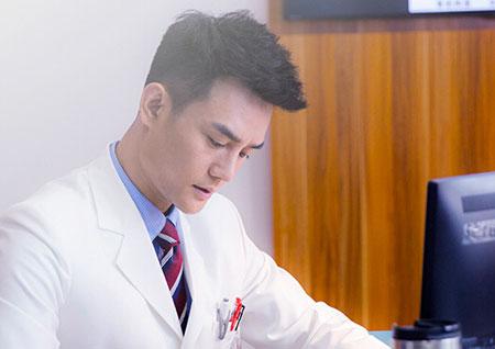 《老九門(mén)》陳偉霆領(lǐng)銜宋仲基李鐘碩霍建華胡歌 中韓男星制服造型盤(pán)點(diǎn)【組圖】