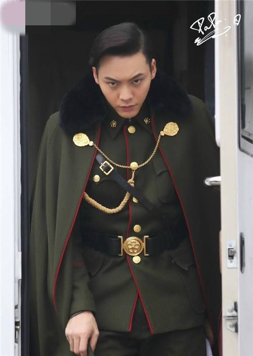 《老九門》陳偉霆領(lǐng)銜宋仲基李鐘碩霍建華胡歌 中韓男星制服造型盤點【組圖】