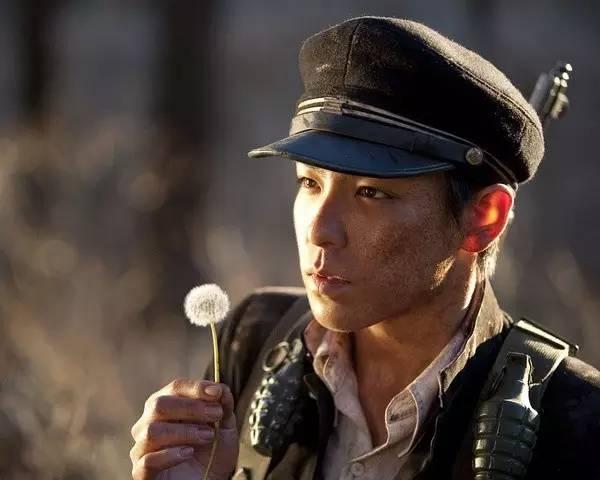 《老九門》陳偉霆領銜宋仲基李鐘碩霍建華胡歌 中韓男星制服造型盤點【組圖】