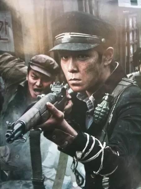《老九門》陳偉霆領(lǐng)銜宋仲基李鐘碩霍建華胡歌 中韓男星制服造型盤點【組圖】