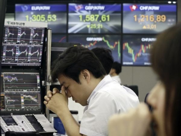 圖為韓國首爾一家銀行外匯交易部門職員
