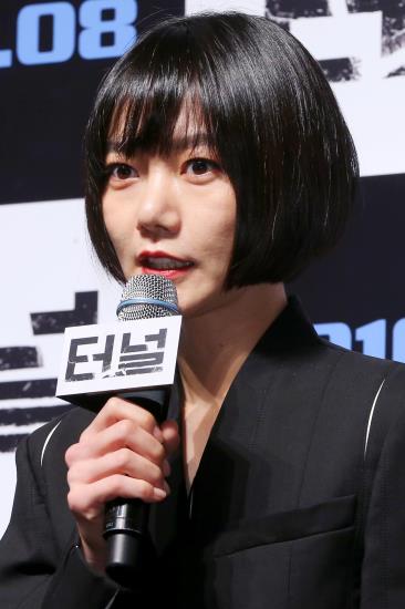 鄭爽短發(fā)美出新高度 盤點(diǎn)中韓女星驚艷短發(fā)造型【組圖】