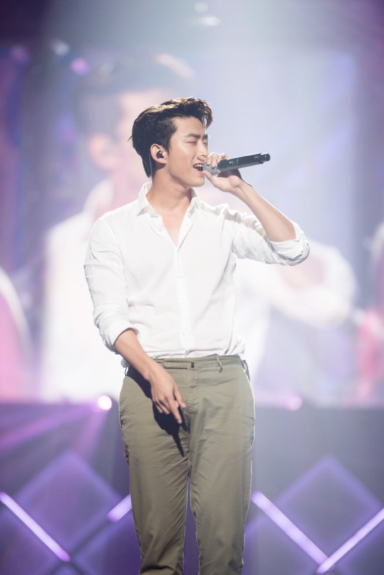 “2016JYP家族演唱會”幕后花絮公開 王嘉爾觀看表演顯呆萌【組圖】