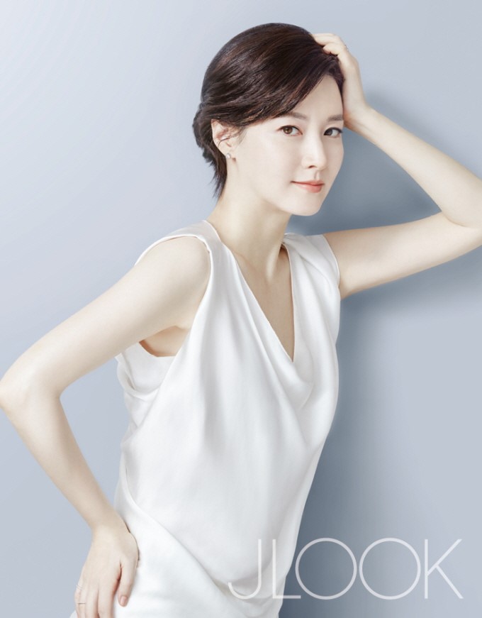 《W-兩個世界》韓孝周李英愛宋慧喬允兒秀智 韓國“氧氣美女”盤點(diǎn)【組圖】