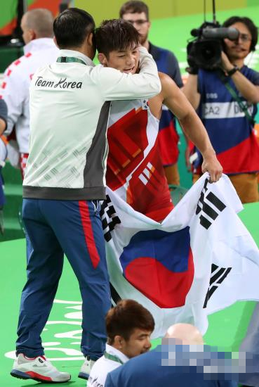 里約奧運(yùn)古典式摔跤75公斤級(jí)比賽——韓國(guó)選手金炫雨獲得銅牌【組圖】