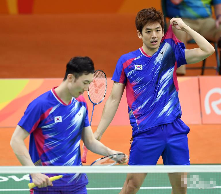 韓國組合李龍大/柳延星以1比2不敵馬來西亞選手，無緣男雙四強。
