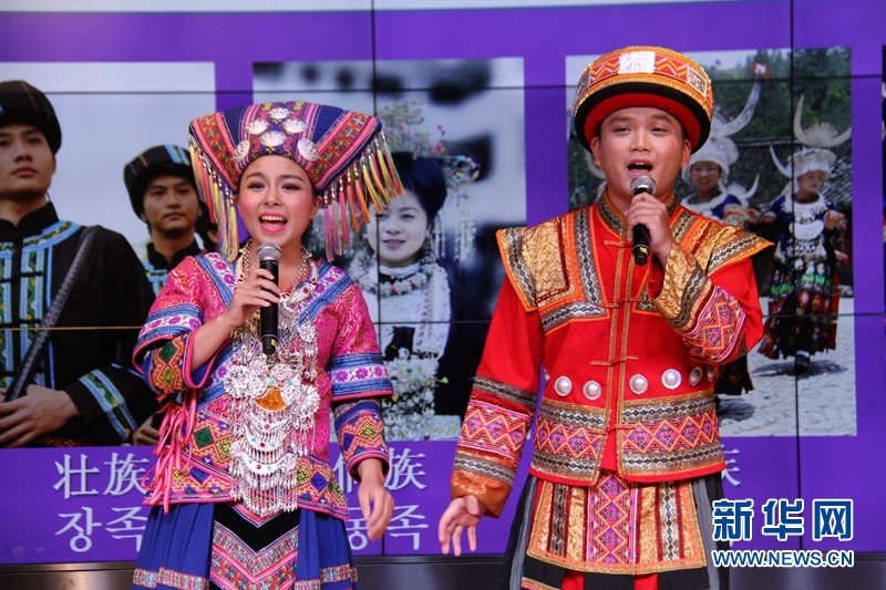 8月19日，在駐韓中國文化中心舉辦的“風(fēng)從東方來”中國民歌體驗(yàn)交流活動上，潘婷與梁恒合唱集壯族、侗族、苗族、瑤族民歌為一體的《山歌越唱歌越多》。