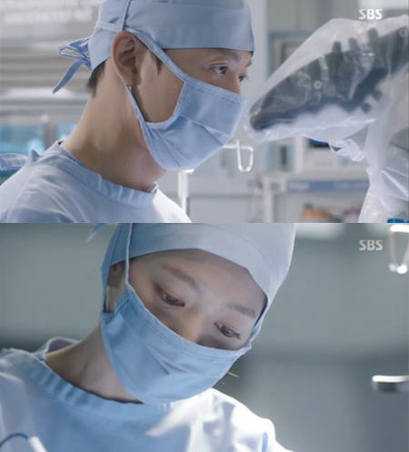 《Doctors》圓滿結(jié)局 金來沅求婚樸信惠甜蜜kiss【組圖】
