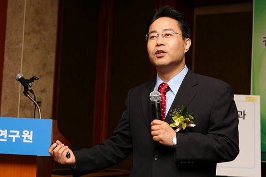 韓國(guó)中國(guó)經(jīng)濟(jì)金融研究所所長(zhǎng)全炳瑞