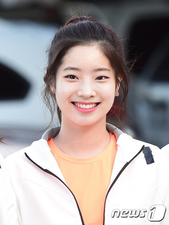TWICE、GOT7、EXID等韓國(guó)組合齊現(xiàn)身 錄制《偶像明星運(yùn)動(dòng)會(huì)》中秋特輯【組圖】