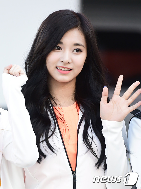 TWICE、GOT7、EXID等韓國組合齊現(xiàn)身 錄制《偶像明星運動會》中秋特輯【組圖】