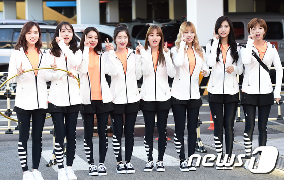 TWICE、GOT7、EXID等韓國(guó)組合齊現(xiàn)身 錄制《偶像明星運(yùn)動(dòng)會(huì)》中秋特輯【組圖】