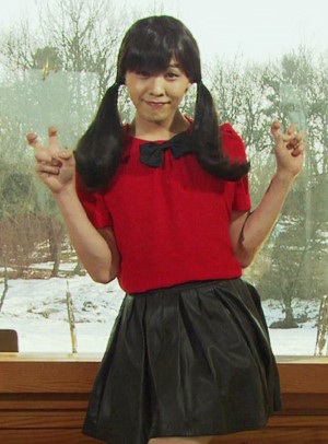 權(quán)志龍王嘉爾劉在石張藝興胡歌 男星穿女裝美翻天還是辣眼睛？【組圖】