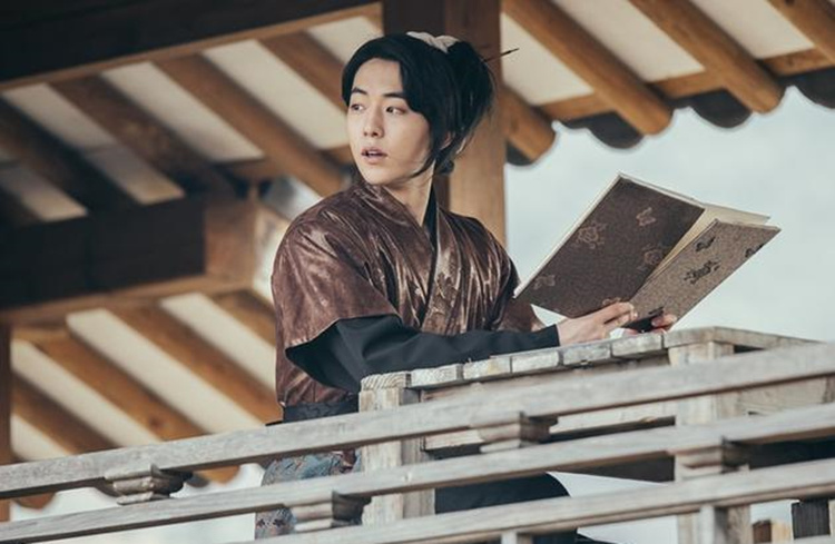 《微微一笑很傾城》楊洋再接古裝劇 現(xiàn)代古裝皆相宜的中韓男星盤點(diǎn)【組圖】