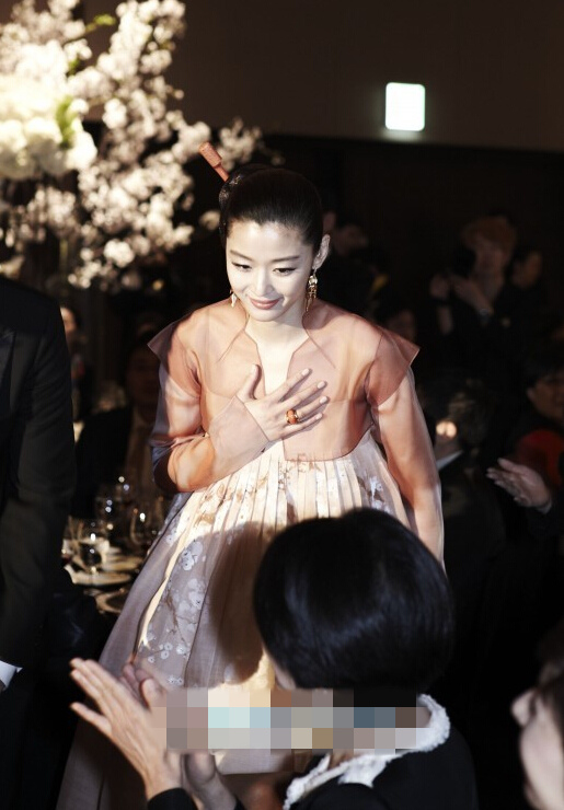 舒淇馮德倫結(jié)婚捷克拍婚紗照 全智賢等韓星婚紗照也超美【組圖】