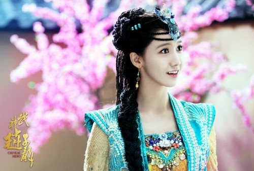 《微微一笑很傾城》鄭爽IU允兒關(guān)曉彤鞠婧煒 中韓90后小花旦古裝PK【組圖】